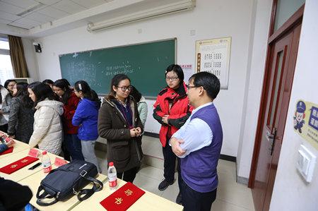 卓越班同学与专业导师交流_副本.jpg 卓越班同学与专业导师交流_副本.jpg